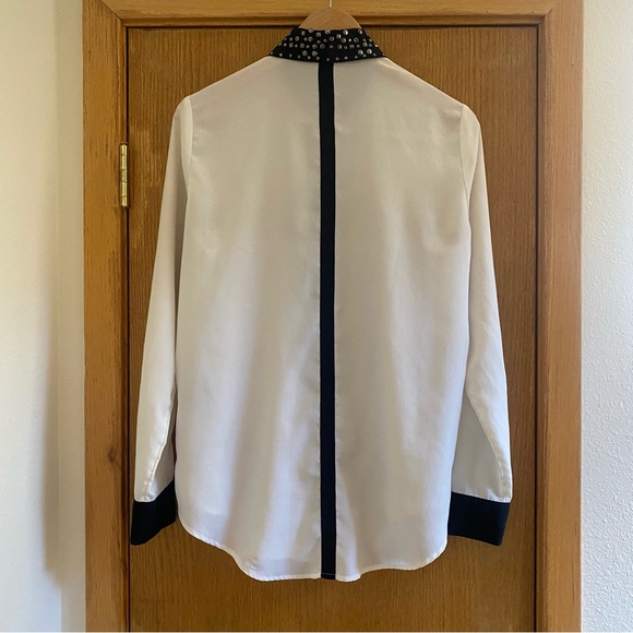 ROCK & REPUBLIC • Studded Collar Button Down Shirt - Size L - Picture 5 of 16